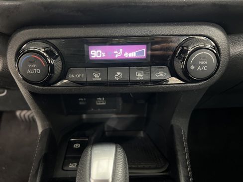 Used 2023 Nissan Kicks SR w/ Interior Electronics Package image 16