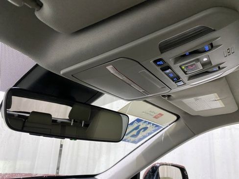 Certified 2021 Toyota Highlander XLE image 24