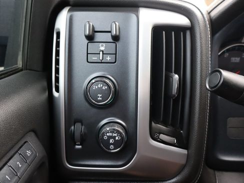 Used 2017 GMC Sierra 2500 SLT w/ Duramax Plus Package AWD/4WD image 28