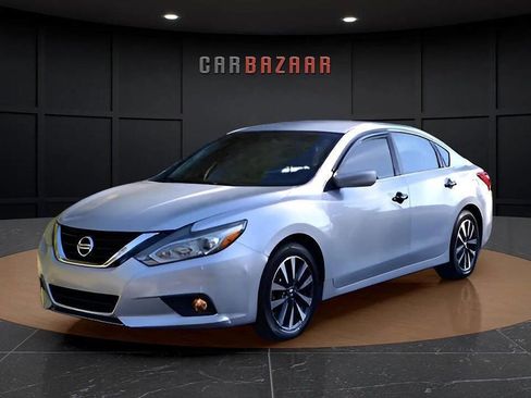 Used 2017 Nissan Altima 2.5 SV image 1