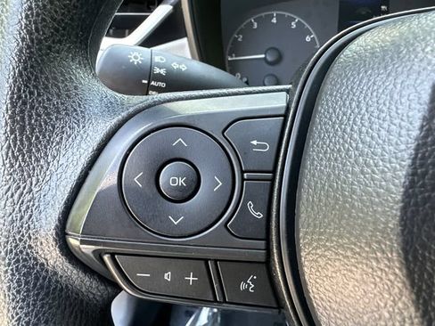 Used 2025 Toyota Corolla LE FWD image 30
