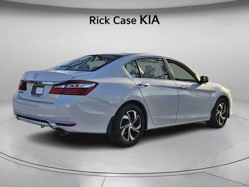 Used 2017 Honda Accord LX image 7