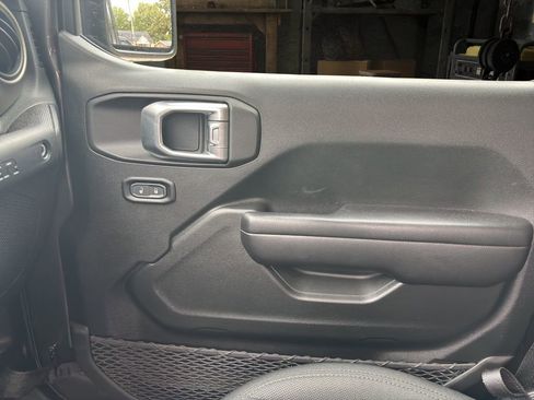 Used 2021 Jeep Wrangler Unlimited Sport AWD/4WD image 11