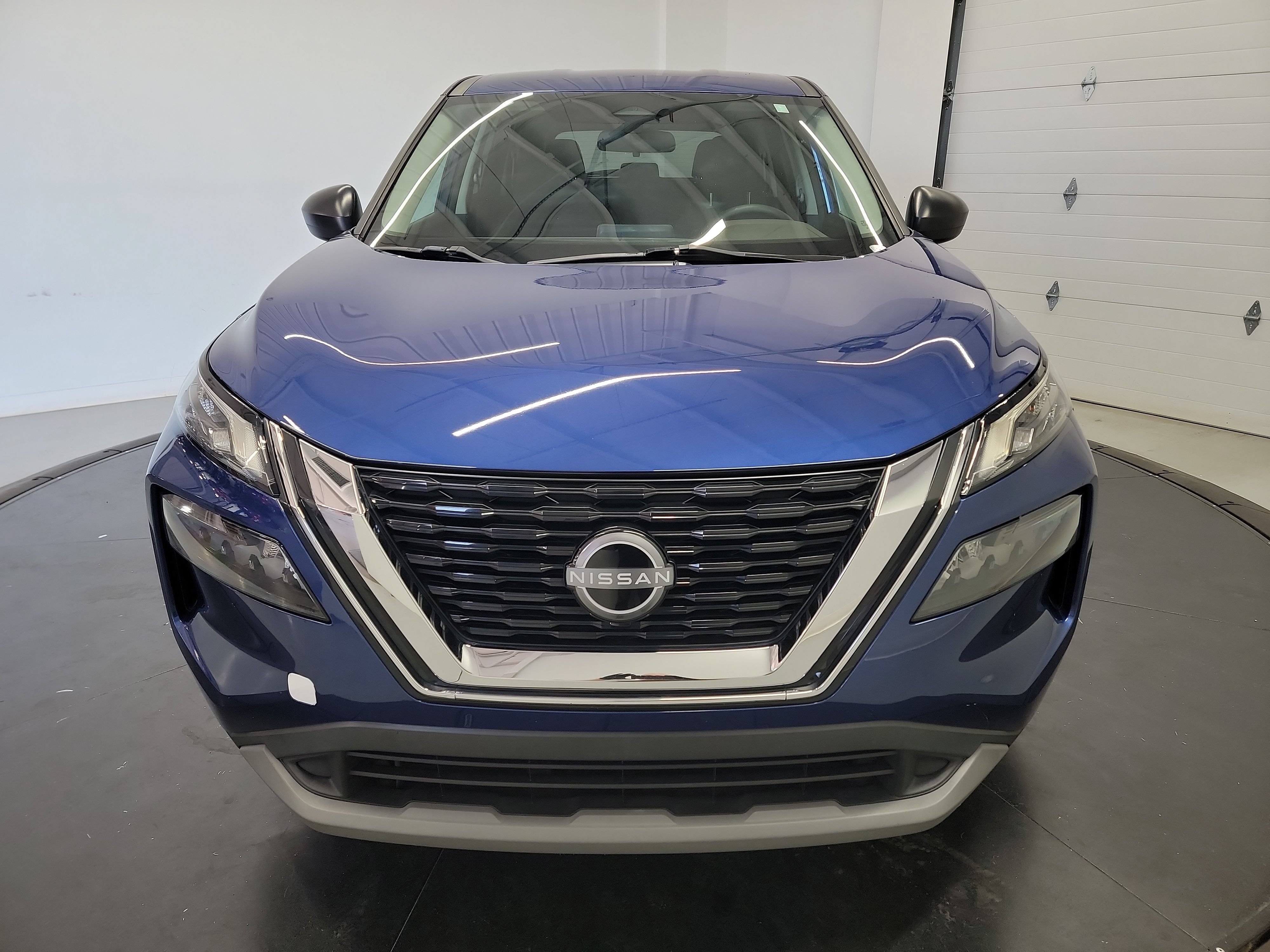Used 2023 Nissan Rogue S FWD image 2
