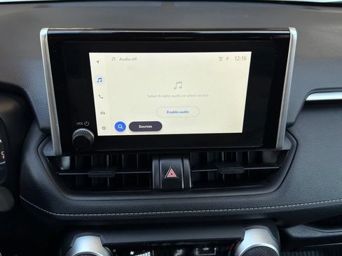 Used 2022 Toyota Prius Prime LE FWD image 11