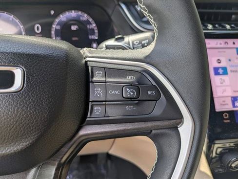 Used 2023 Jeep Grand Cherokee L Limited w/ Luxury Tech Group II image 28