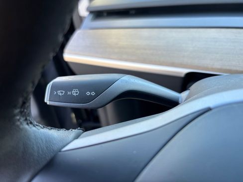 Used 2023 Tesla Model Y Long Range image 31