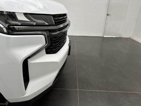 Used 2022 Chevrolet Tahoe RST w/ Luxury Package AWD/4WD image 2