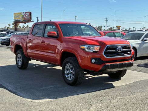 Used 2016 Toyota Tacoma SR5 w/ SR5 Appearance Package (SN) AWD/4WD image 11