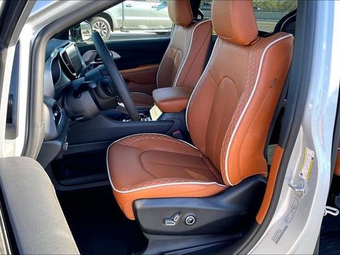 New 2026 Chrysler Pacifica Pinnacle FWD image 8
