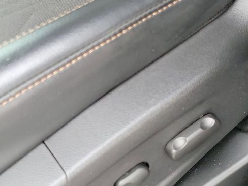 Used 2022 Chevrolet Trax LT w/ LT Convenience Package image 6