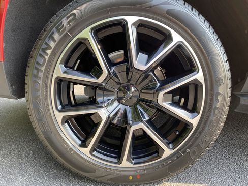 Used 2022 Chevrolet Suburban RST w/ Luxury Package AWD/4WD image 43