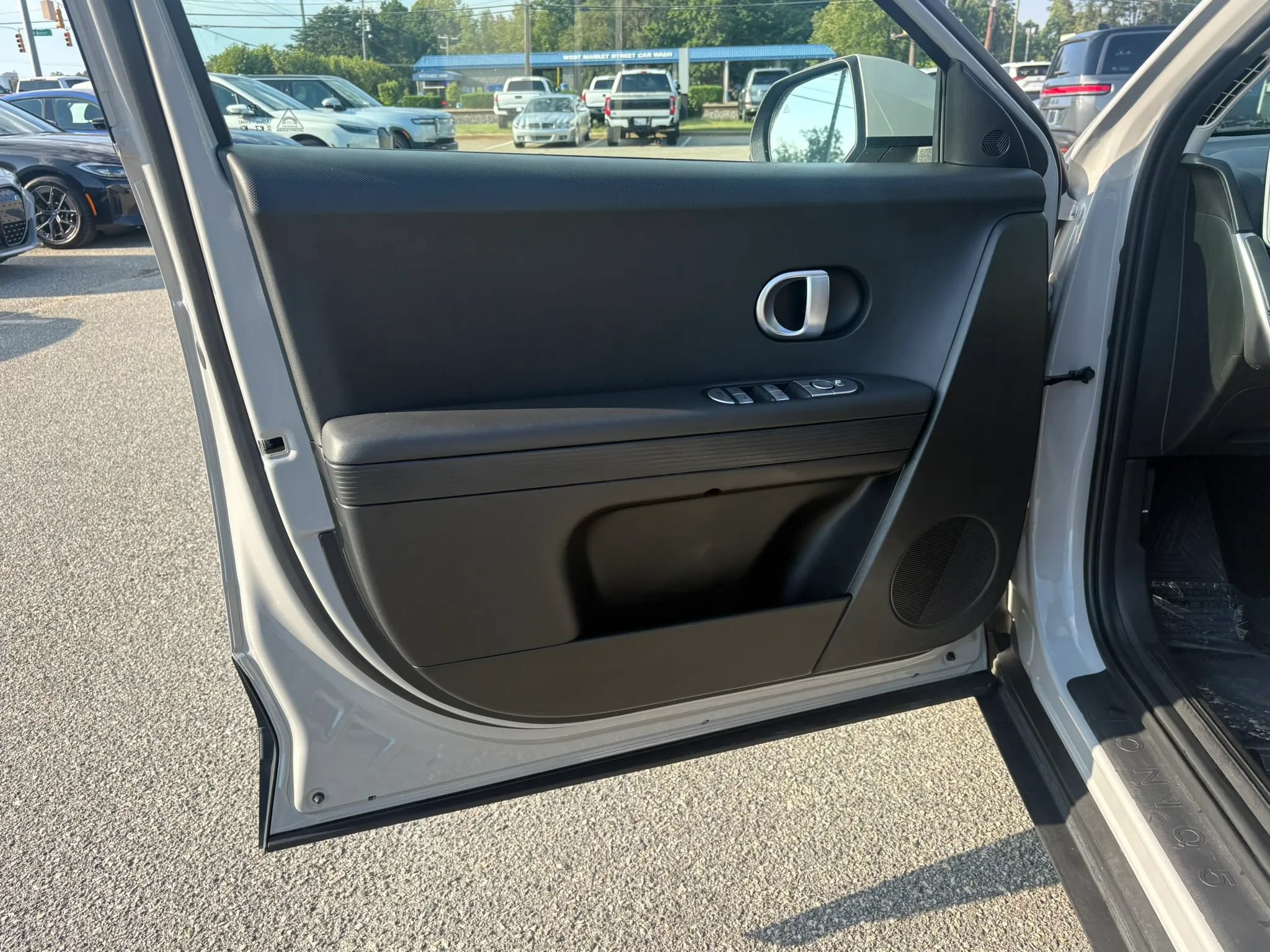 Used 2024 Hyundai Ioniq 5 SEL AWD/4WD image 9
