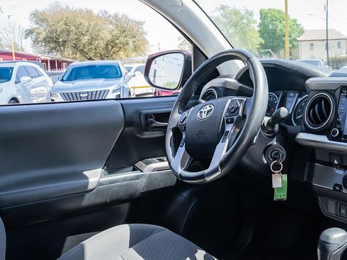 Used 2022 Toyota Tacoma SR5 RWD image 19