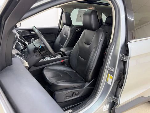 Used 2020 Ford Edge Titanium w/ Equipment Group 301A AWD/4WD image 19
