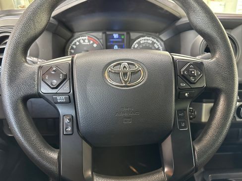 Used 2020 Toyota Tacoma SR AWD/4WD image 11