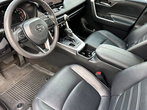 Used 2023 Toyota RAV4 XLE Premium AWD/4WD image 9