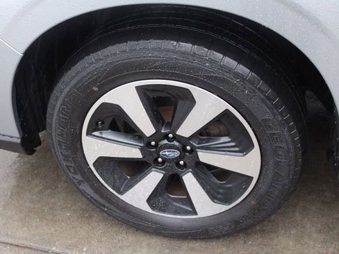 Used 2018 Subaru Forester 2.5i w/ Alloy Wheel Package image 13