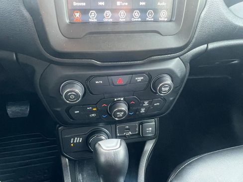 Used 2020 Jeep Renegade Limited image 18