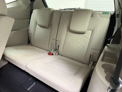 Used 2025 Volkswagen Atlas SE FWD image 21