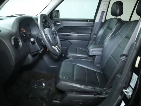 Used 2014 Jeep Patriot High Altitude FWD image 18