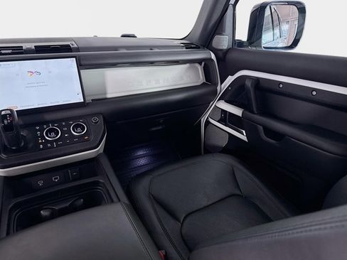 Used 2023 Land Rover Defender 130 SE image 26