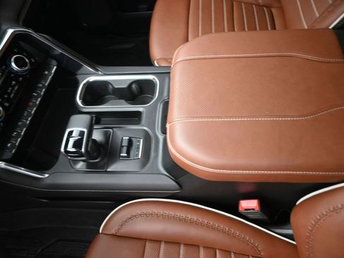 Used 2024 GMC Sierra 1500 Denali Ultimate image 9