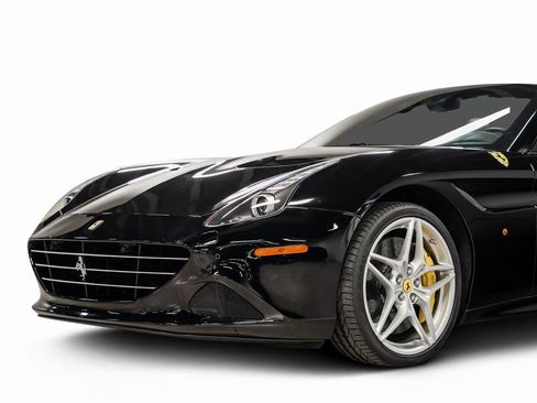 Used 2015 Ferrari California T image 14