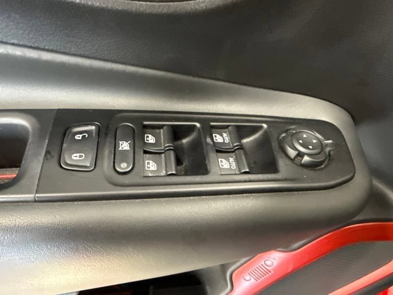 Used 2020 Jeep Renegade Trailhawk w/ Premium Leather Group AWD/4WD image 21