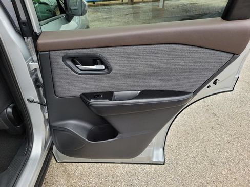 Used 2023 Nissan Rogue SV FWD image 10