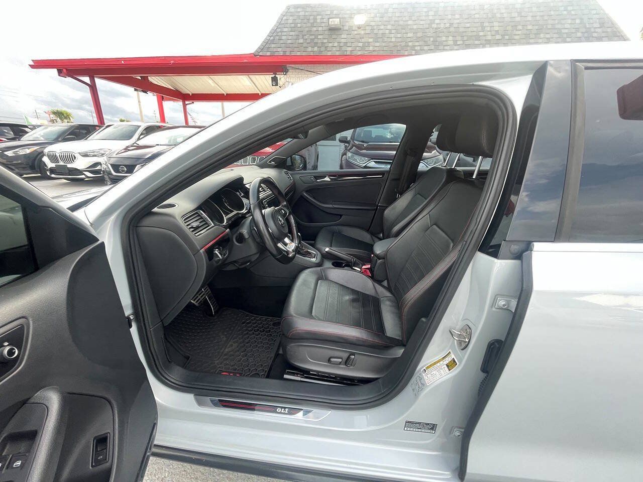 Used 2018 Volkswagen Jetta GLI FWD image 7