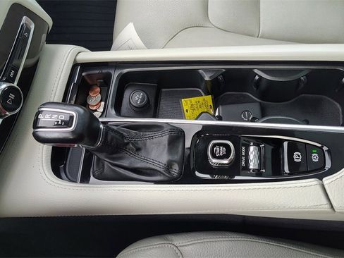 Used 2019 Volvo XC90 T6 Momentum w/ Protection Package Premier image 20