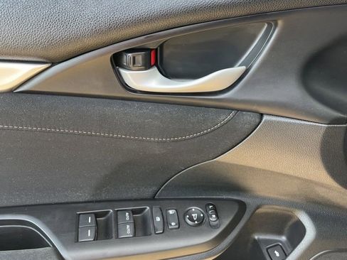 Used 2019 Honda Civic EX image 10