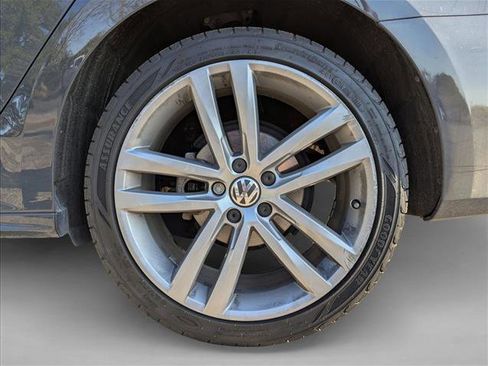 Used 2018 Volkswagen Passat 2.0T R-Line w/ R-Line Lighting Package image 13