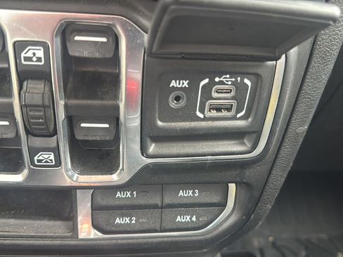 Used 2023 Jeep Wrangler Unlimited Sahara w/ Cold Weather Group AWD/4WD image 23