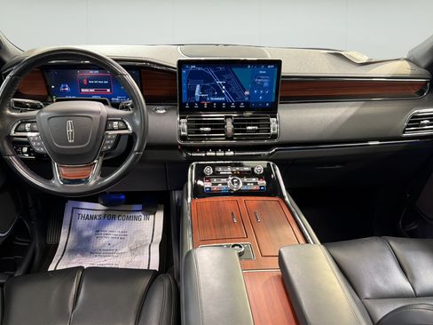 Used 2024 Lincoln Navigator Premiere AWD/4WD image 23