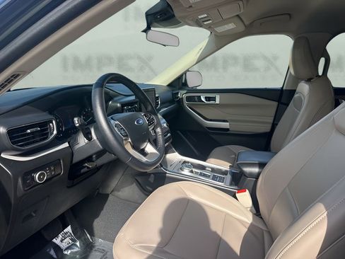 Used 2024 Ford Explorer XLT w/ Equipment Group 202A image 9