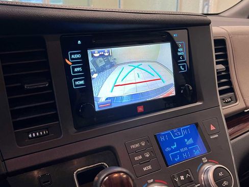 Used 2017 Toyota Sienna Limited Premium image 26