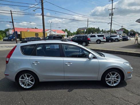 Used 2010 Hyundai Elantra SE FWD image 5