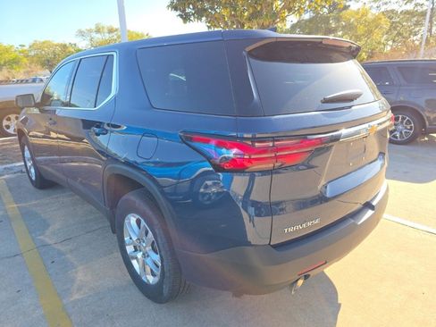 Used 2023 Chevrolet Traverse LS image 7