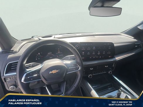 Used 2025 Chevrolet Suburban LS RWD image 17