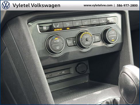 Used 2021 Volkswagen Tiguan SE R-Line image 30