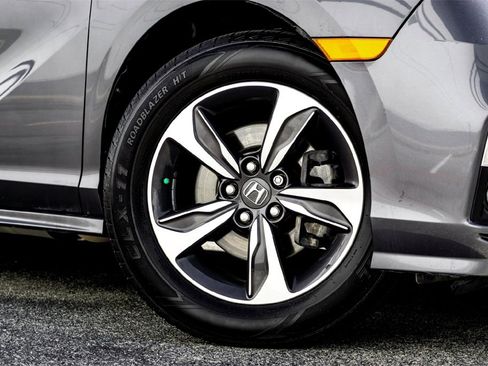 Used 2018 Honda Odyssey Touring image 2