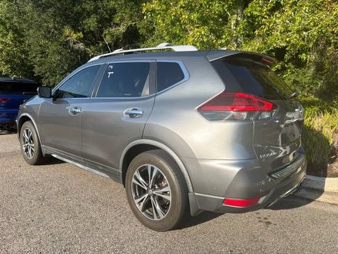 Used 2019 Nissan Rogue SV w/ Premium Package FWD image 2