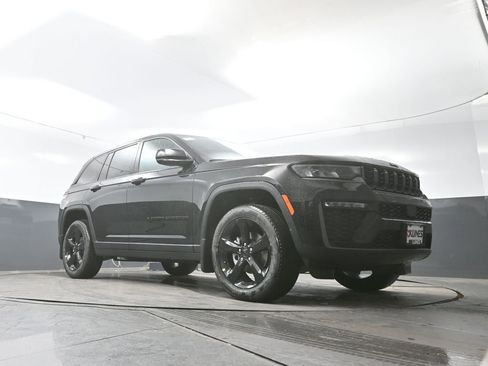 New 2026 Jeep Grand Cherokee Limited w/ Limited Altitude Package AWD/4WD image 39