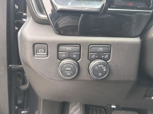 Used 2022 Chevrolet Silverado 1500 LT AWD/4WD image 22