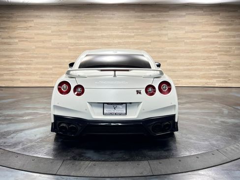 Used 2020 Nissan GT-R Premium w/ Premium Interior Package image 23