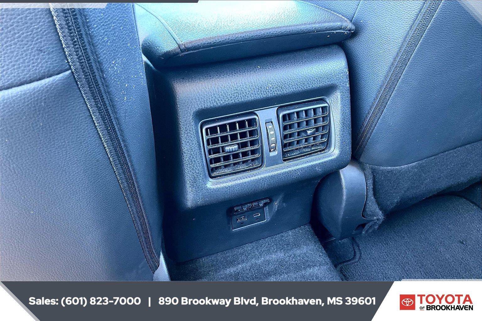 Used 2025 Toyota Camry XLE FWD image 24