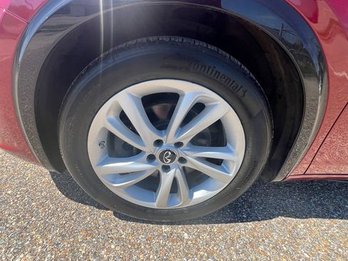 Used 2018 INFINITI QX30 w/ Cargo Package FWD image 11