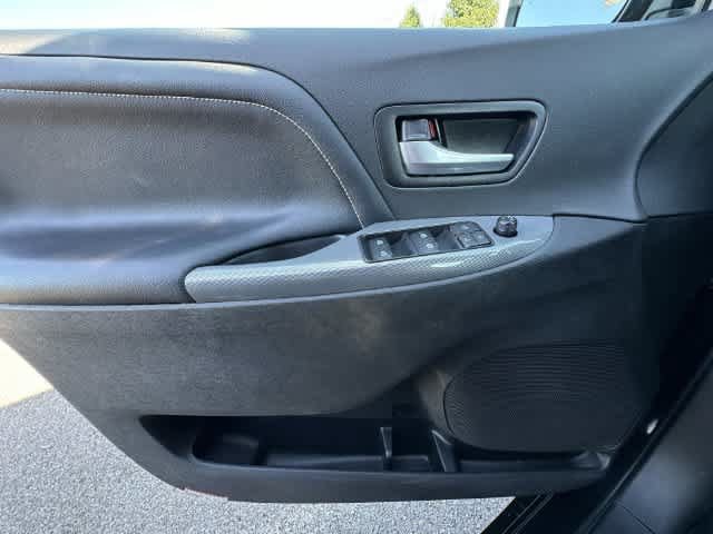 Used 2018 Toyota Sienna SE Premium FWD image 18